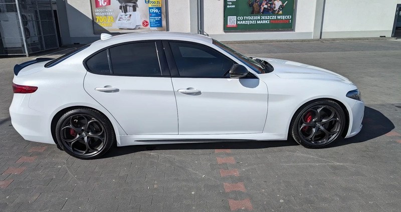 Alfa Romeo Giulia cena 133000 przebieg: 57000, rok produkcji 2019 z Zawiercie małe 407
